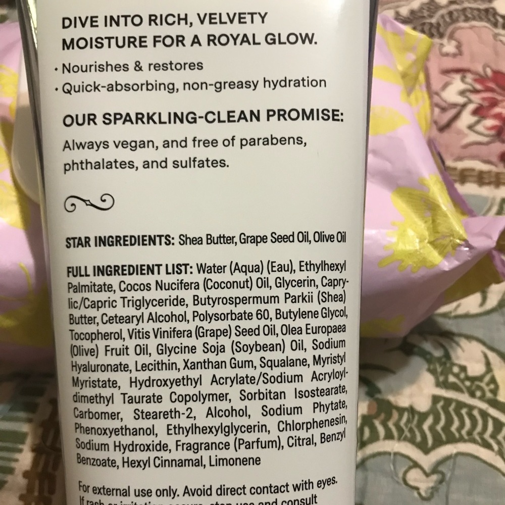 Refreshments Body and Hand lotions with Makeup wipes and cleansing face wipes - Picture 8 of 10